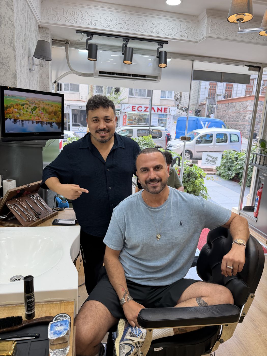 Sinan Güpür ve müşterisi, kesim sonrası